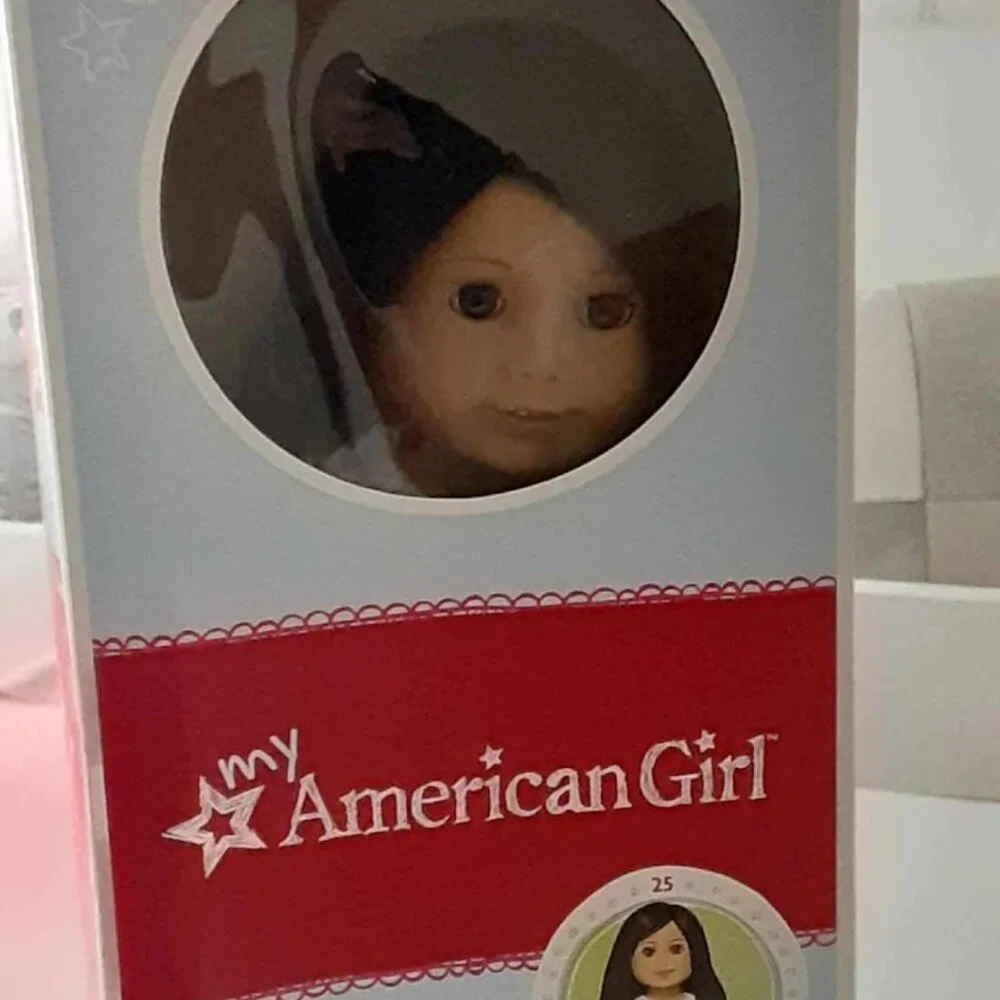 AMERICAN GIRL DOLL  - brown/ black hair, brown eyes - like new